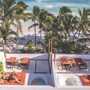https://the-beach-tulum.quintano-roohotels.com