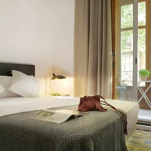 https://som-nit-triomf.catalonia-hotels.com